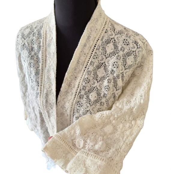 🎉HP!🎉RUFF HEWN Fringe White Floral Lace Shrug Cardigan Size PM - Picture 1 of 8